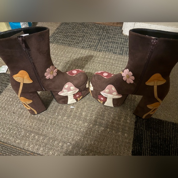 Dolls kill mushroom boots 11 - Picture 7 of 9